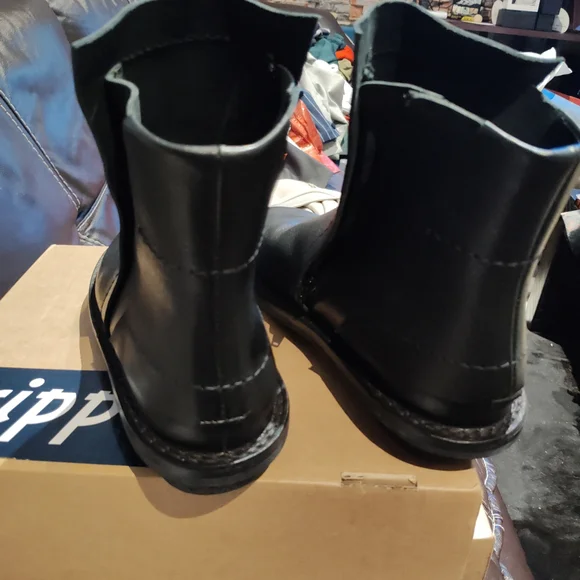 Sleek Black Leather Ankle Boots for Women - Picture 8 of 12